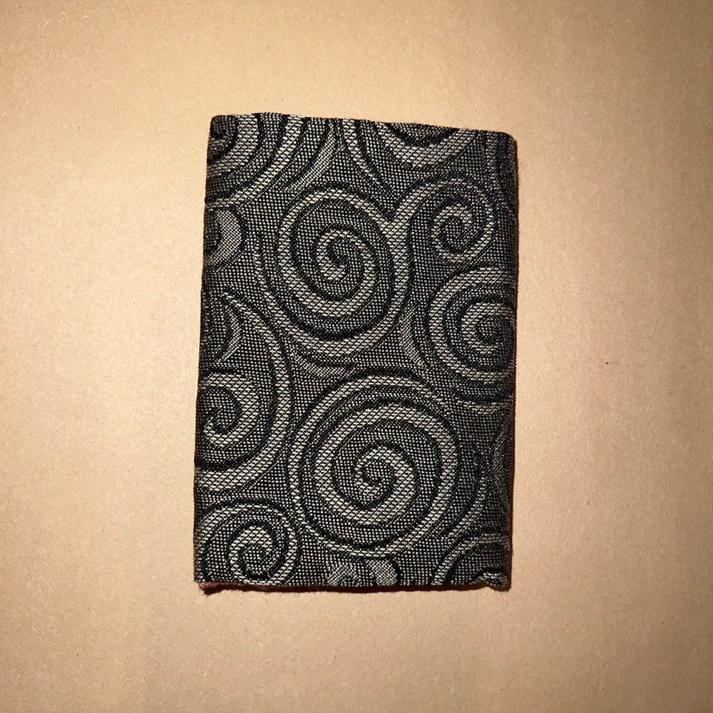 Retro Cardholder - Picture 7 of 10